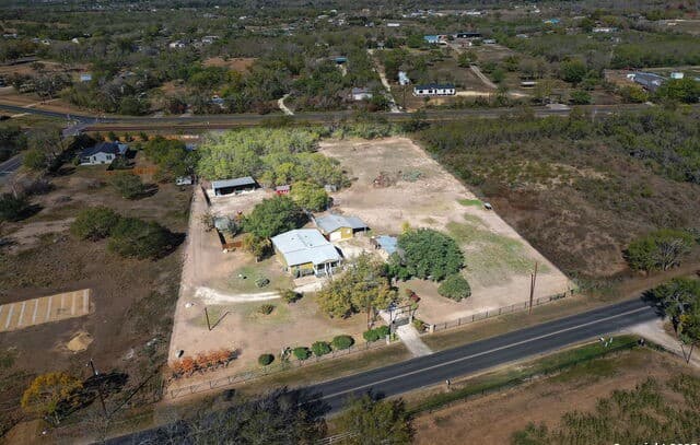 Home for sale at 16851 Griffin Rd #2 in Atascosa, TX — photo 2