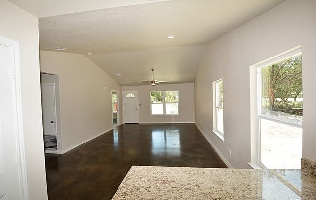 4-bedroom rental at 1270 Misty Ln in Spring Branch, TX — photo 4