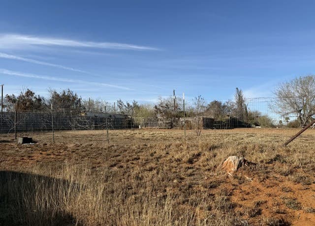rental at 404 E Hugo in Dilley, TX — photo 1
