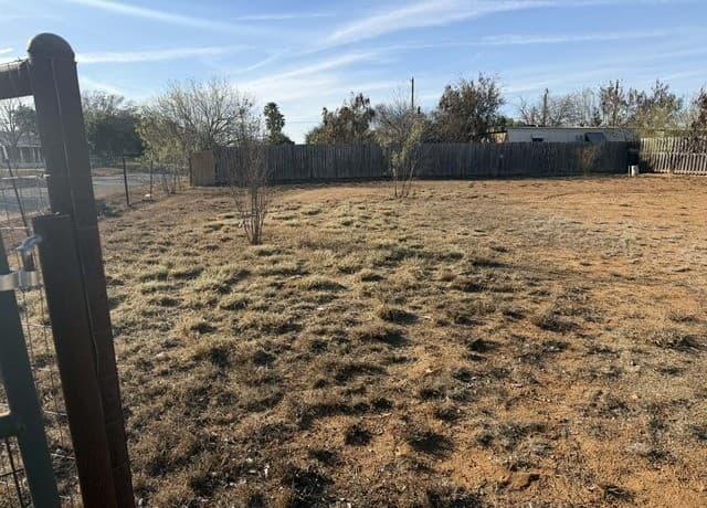 rental at 404 E Hugo in Dilley, TX — photo 3