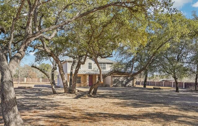Home for sale at 301 County Road 6862 in Natalia, TX — photo 4