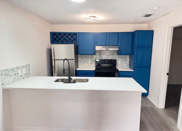 2-bedroom rental at 5322 Medical Unit E208 in San Antonio, TX — photo 2