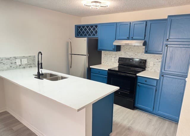 2-bedroom rental at 5322 Medical Unit E208 in San Antonio, TX — photo 3