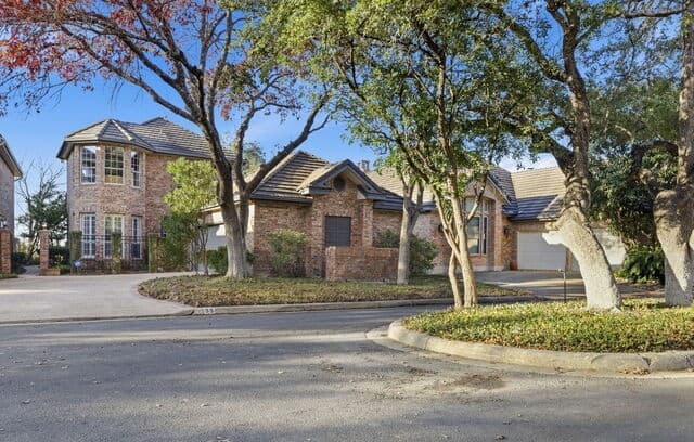 3-bedroom rental at 35 Haverhill Way in San Antonio, TX — photo 1