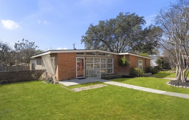 3-bedroom rental at 106 Bella Vista Drive in San Antonio, TX — photo 2