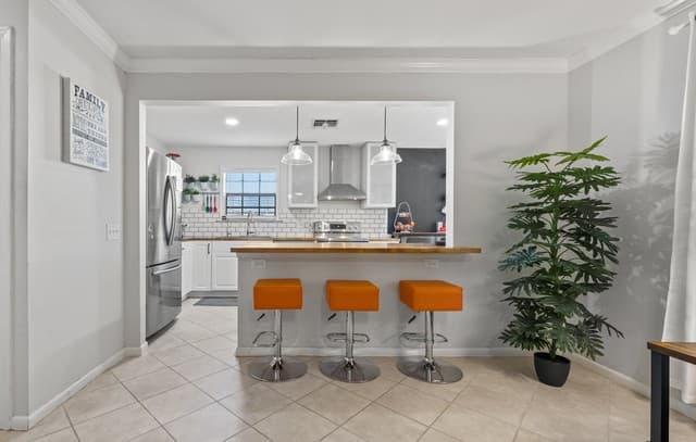 2-bedroom rental at 165 W Rampart Dr Unit 701 in San Antonio, TX — photo 2
