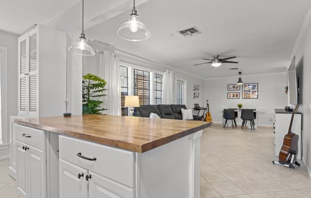 2-bedroom rental at 165 W Rampart Dr Unit 701 in San Antonio, TX — photo 5
