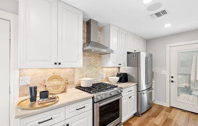 4-bedroom rental at 313 James St in Boerne, TX — photo 4