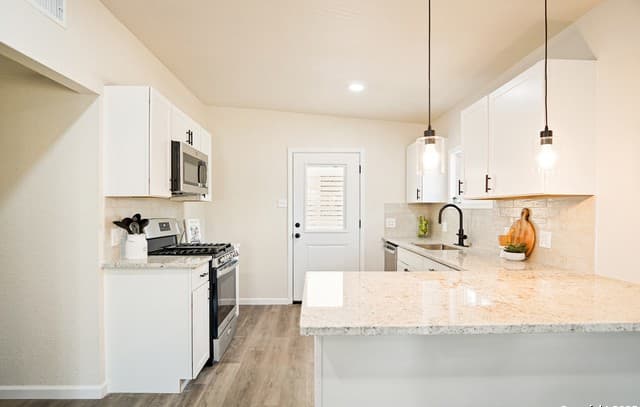 3-bedroom rental at 462 Springwood Ln in San Antonio, TX — photo 5