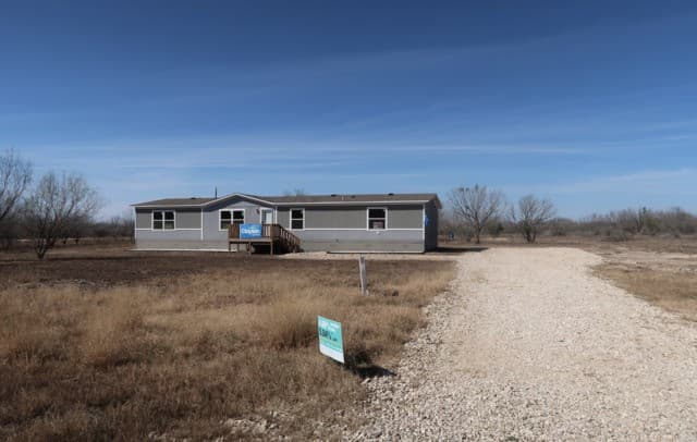 4-bedroom rental at 146 Frio Estates Dr in Moore, TX — photo 2