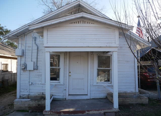 1-bedroom rental at 1820 Ruiz in San Antonio, TX — photo 1