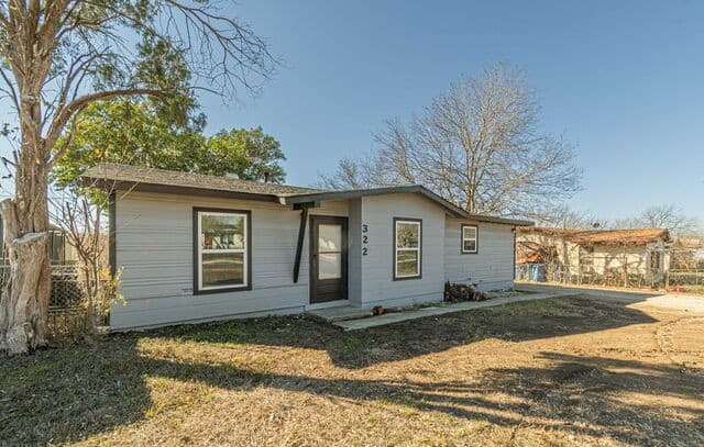 3-bedroom rental at 322 Rasa in San Antonio, TX — photo 1