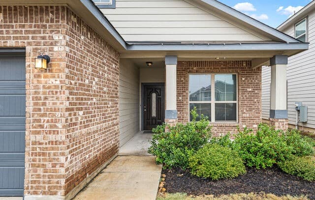 3-bedroom rental at 5903 Larkspur Valley in San Antonio, TX — photo 2