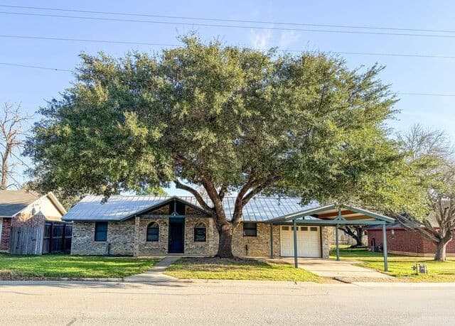 1-bedroom rental at 221 Fm 1107 in Stockdale, TX — photo 1