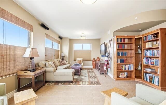 2-bedroom rental at 215 N Center St Unit 1503 in San Antonio, TX — photo 3