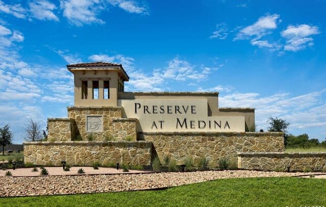 3-bedroom rental at 15115 Telfaire Meadow in Von Ormy, TX — photo 2