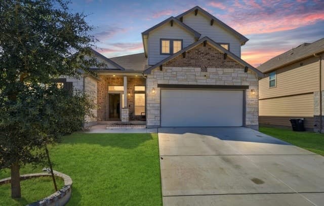 5-bedroom rental at 4819 Top Ridge in Schertz, TX — photo 1