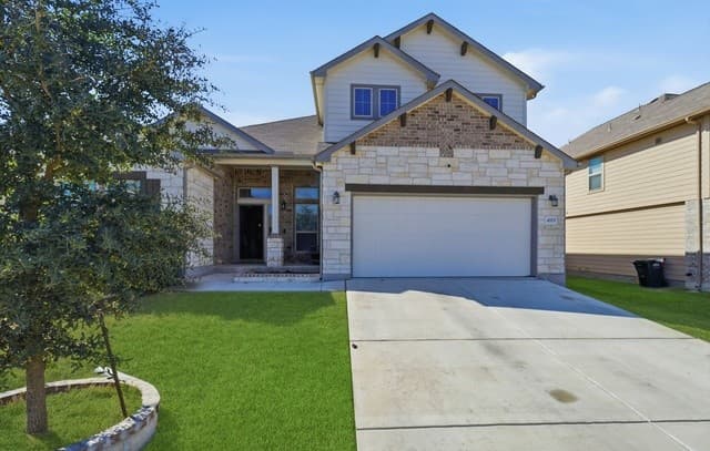 5-bedroom rental at 4819 Top Ridge in Schertz, TX — photo 2