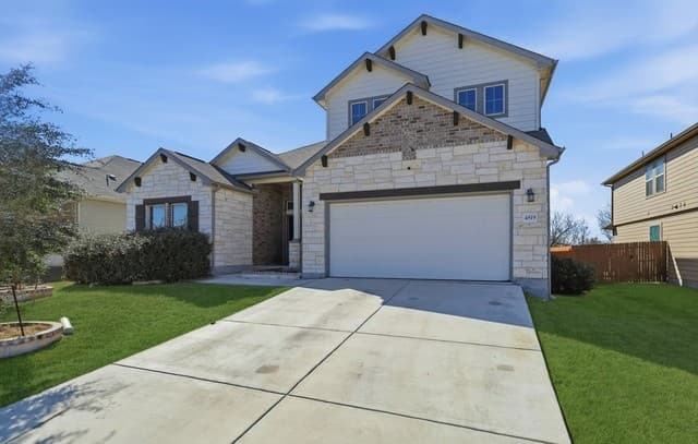 5-bedroom rental at 4819 Top Ridge in Schertz, TX — photo 4