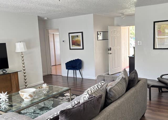 3-bedroom rental at 7306 Huntwood in San Antonio, TX — photo 2