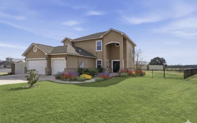 4-bedroom rental at 184 Fairway in Floresville, TX — photo 1