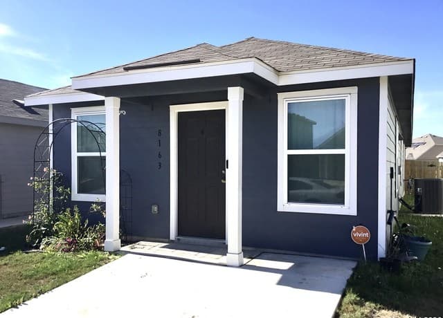 3-bedroom rental at 8163 Nube Medina in San Antonio, TX — photo 1