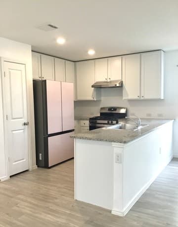 3-bedroom rental at 8163 Nube Medina in San Antonio, TX — photo 4