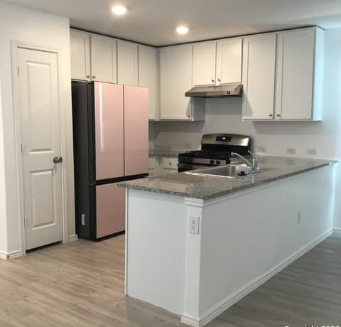 3-bedroom rental at 8163 Nube Medina in San Antonio, TX — photo 5