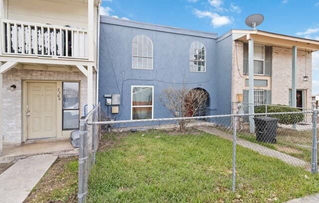 Home for sale at 5806 Winterhaven in Windcrest, TX — photo 3