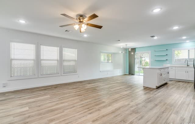 3-bedroom rental at 9311 Bendell in San Antonio, TX — photo 4