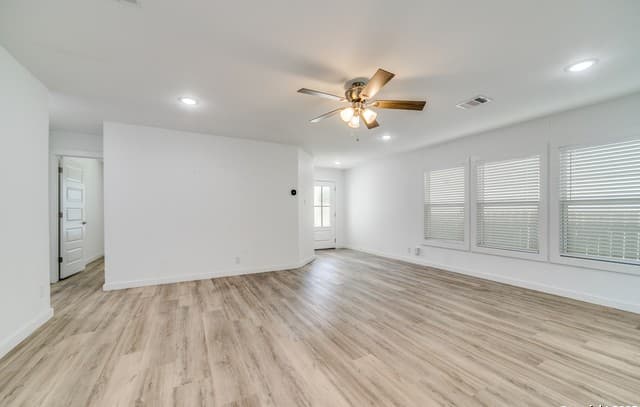 3-bedroom rental at 9311 Bendell in San Antonio, TX — photo 5