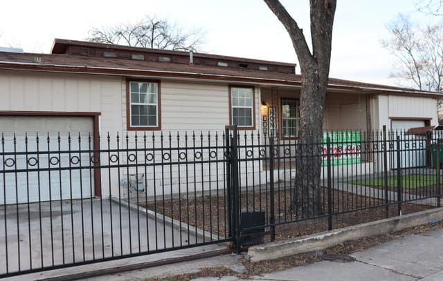 3-bedroom rental at 607 S. Hamilton Street in San Antonio, TX — photo 1