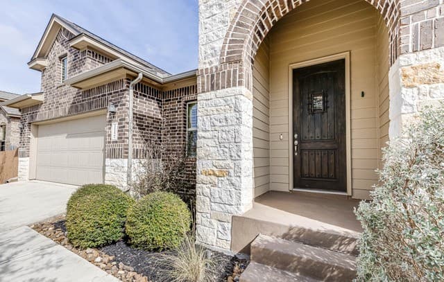 5-bedroom rental at 112 Hagen Dr in Boerne, TX — photo 3