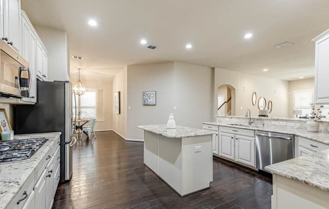 5-bedroom rental at 112 Hagen Dr in Boerne, TX — photo 5