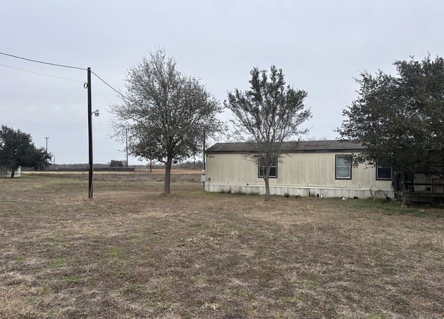 rental at 221 Fm 1107 in Stockdale, TX — photo 5