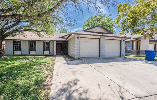 3-bedroom rental at 5275 Meadow Rise Unit 5275 in San Antonio, TX — photo 3