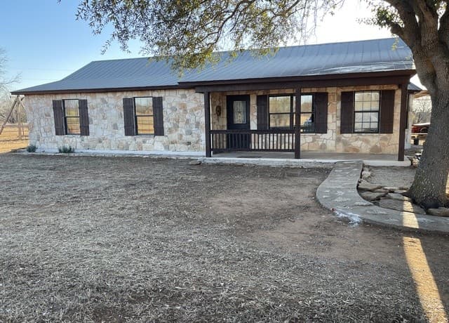 Home for sale at 5431 State Highway 173 in Devine, TX — photo 2