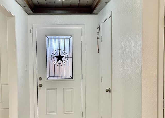 Home for sale at 5431 State Highway 173 in Devine, TX — photo 3