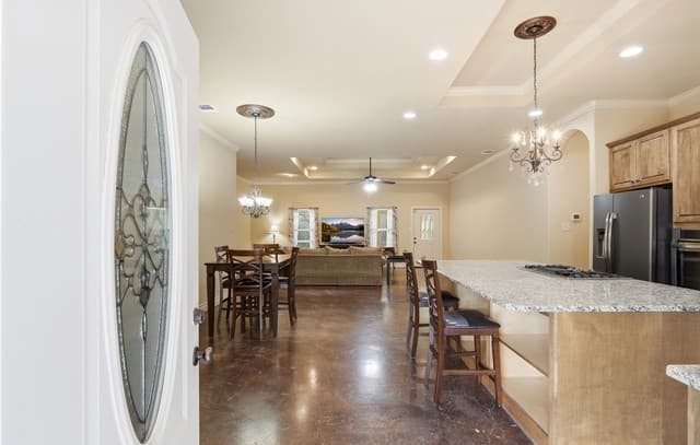 4-bedroom rental at 200 Creekwood Ct in Spring Branch, TX — photo 5