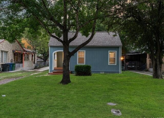 2-bedroom rental at 1806 W Mistletoe Ave in San Antonio, TX — photo 1