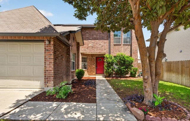 4-bedroom rental at 10619 Triggers in San Antonio, TX — photo 5