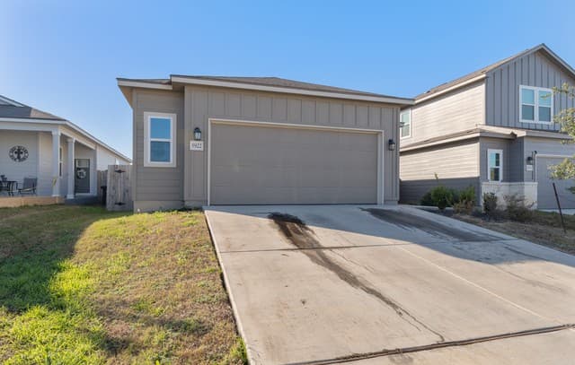 3-bedroom rental at 5922 Marble Caverns in San Antonio, TX — photo 2