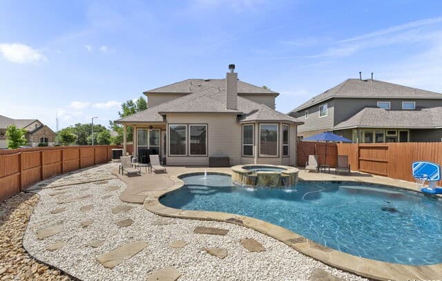 5-bedroom rental at 16107 La Madera Rio in Helotes, TX — photo 2
