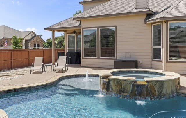 5-bedroom rental at 16107 La Madera Rio in Helotes, TX — photo 3