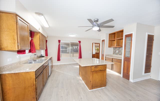 2-bedroom rental at 390 W County Road 5719 in Devine, TX — photo 3