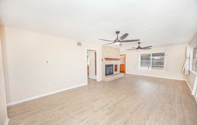 2-bedroom rental at 390 W County Road 5719 in Devine, TX — photo 5