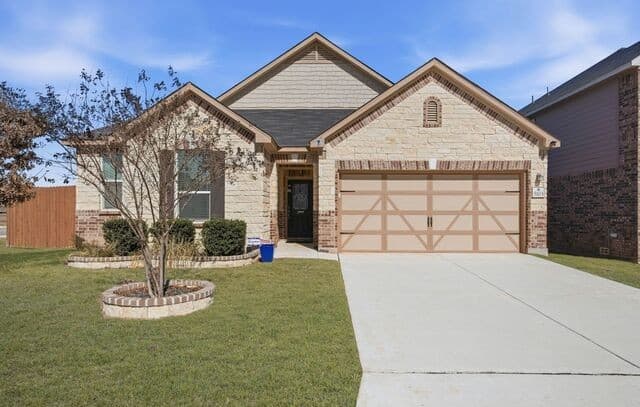 3-bedroom rental at 5103 Devanado in San Antonio, TX — photo 1