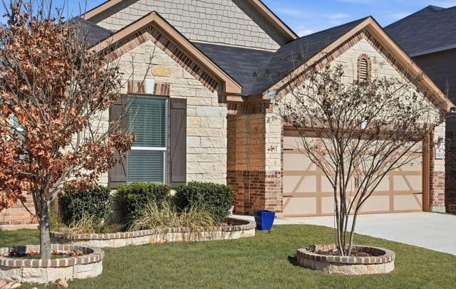 3-bedroom rental at 5103 Devanado in San Antonio, TX — photo 2