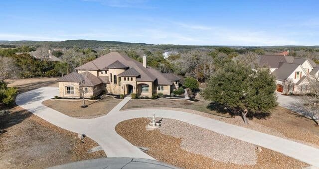 3-bedroom rental at 432 Redland Dr in Spring Branch, TX — photo 4