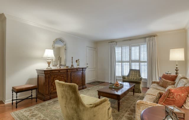2-bedroom rental at 7815 Broadway Unit 401 in San Antonio, TX — photo 3